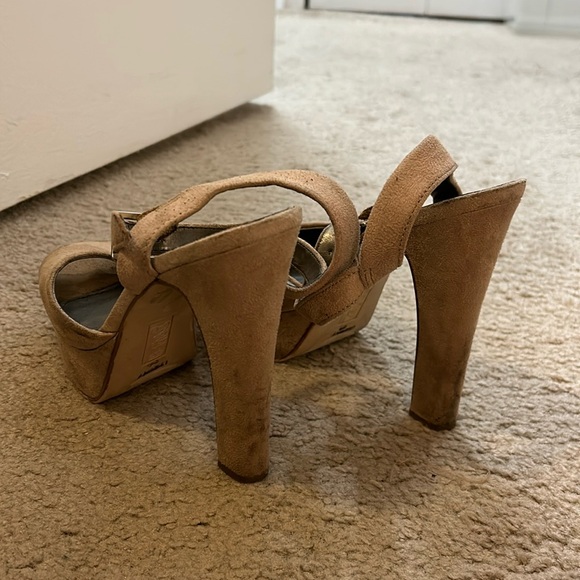 Cream Platforms - Picture 2 of 4